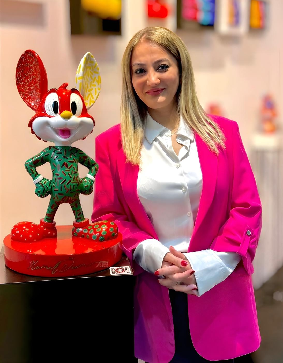 Nursel Önen with Mr. Roo in her İzmir studio.